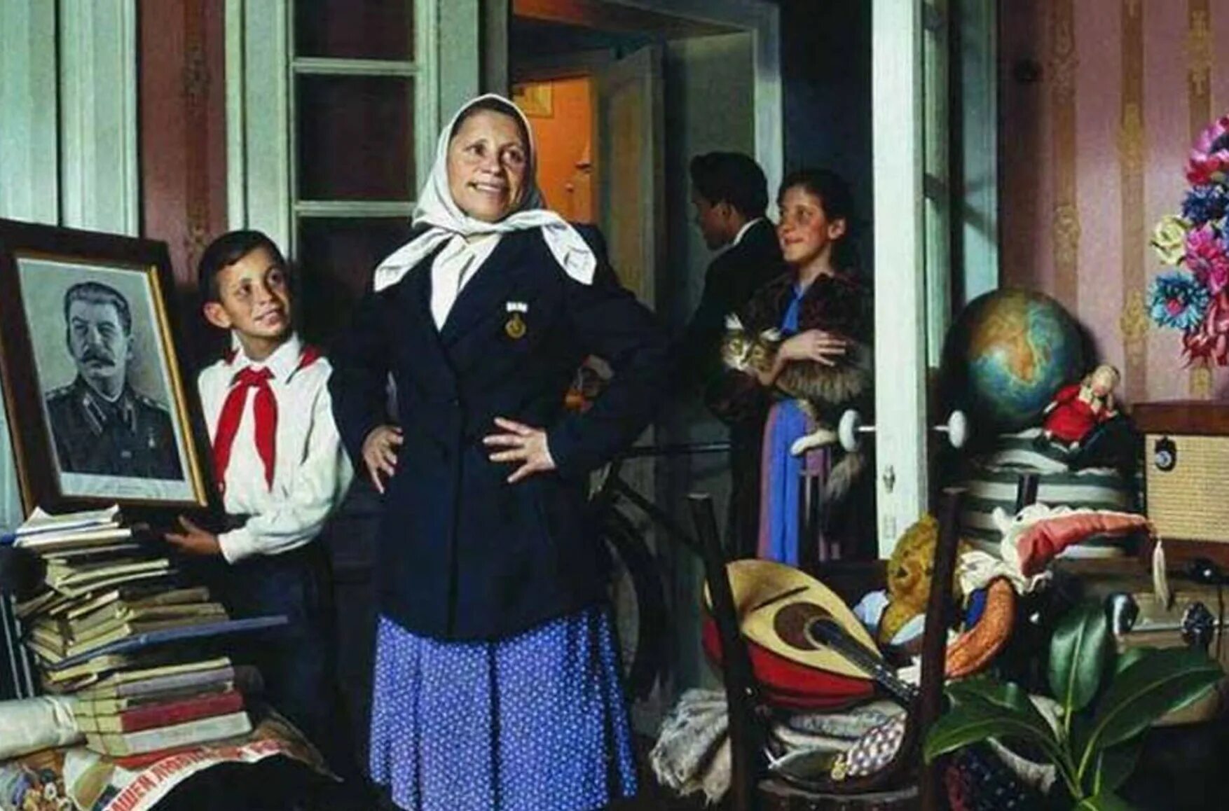 Александр лактионов. Хорошо что прежних хозяев расстреляли картина. Как хорошо что хозяев расстреляли картинка. Переезд на новую квартиру. Хорошо что хозяев расстреляли.