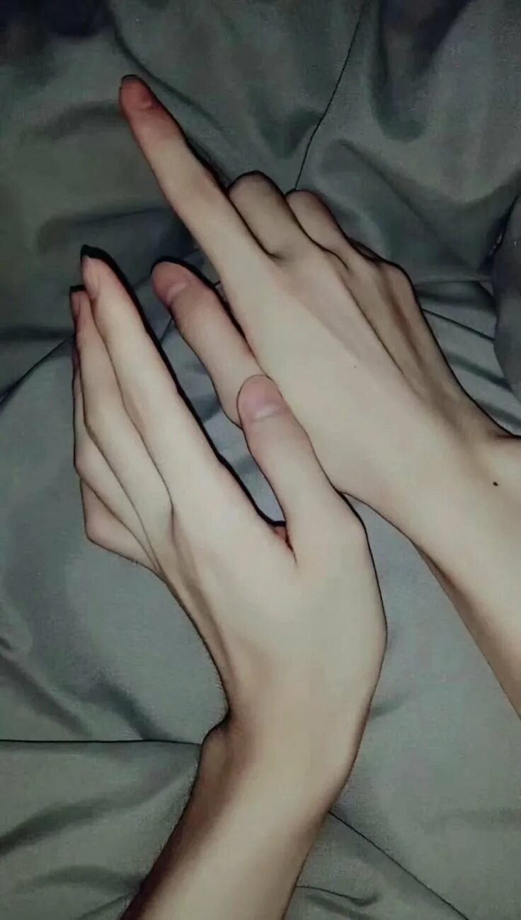 Почему парень пальцы девушки. Тонкие руки. тонкие запястья. длинные пальцы.