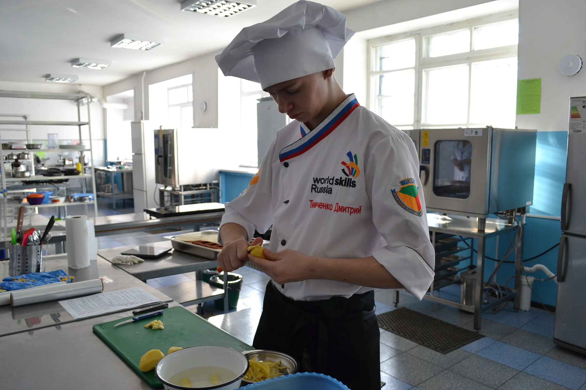 World skills are. Поварское дело Ворлдскиллс логотип. Рабочее место повара. WORLDSKILLS Russia. Кухня колледжа ворд скилс.