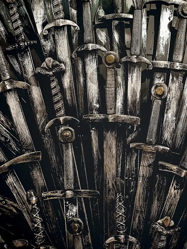 Поле мечей. Бастард (оружие) - 'полуторный меч'. Крейг мессер оружие. Двуручный меч средневековья музей. Куча мечей.