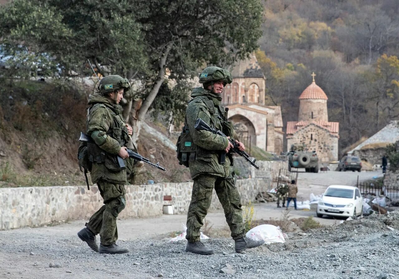 Конфликт россии и армении. Российские миротворцы в Нагорном Карабахе. Монастырь Дадиванк Нагорный Карабах. Армия Нагорного Карабаха 2022. Дадиванк миротворцы.