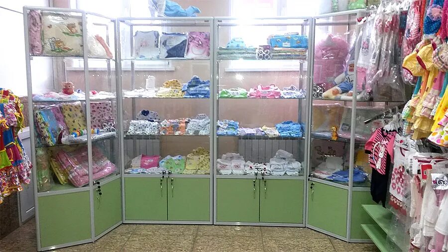 оборудование для торговли одеждой. прилавок для торговли. торговое оборудование для магазина одежды. оборудование для магазинов иркутск. продается с витрины.