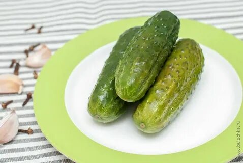 Малосольные огурцы маленькие