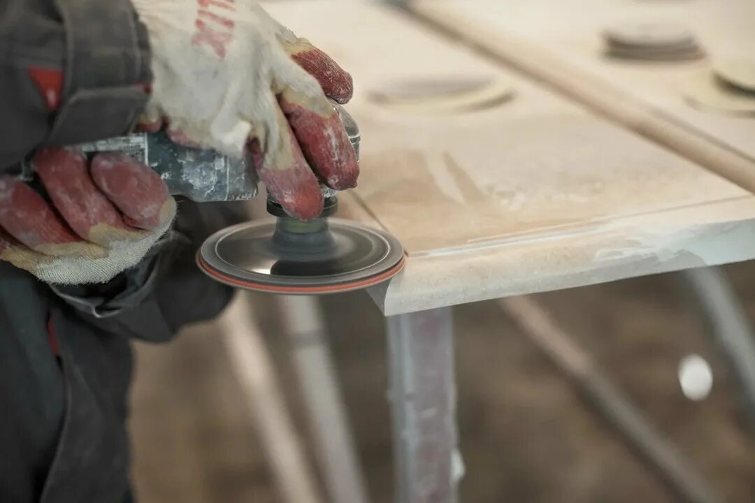 Техники обработки камня. Обработка камня. Обработка мрамора. Шлифование камня. Обработчик камня.