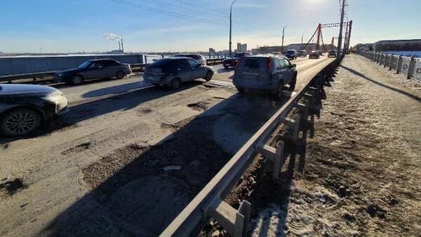 Кузнечевский мост в архангельске. Пробка на мосту в архангельске. кузнечевский мост архангельск. кузнечевский мост архангельск ограничения. архангельск пробки.