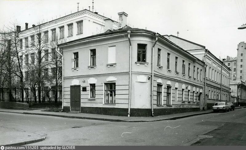 Леонтьевский переулок дом Станиславского. Посольство Германии на Леонтьевском переулке. Леонтьевский переулок дом 23. Роддом 4 Леонтьевский переулок.