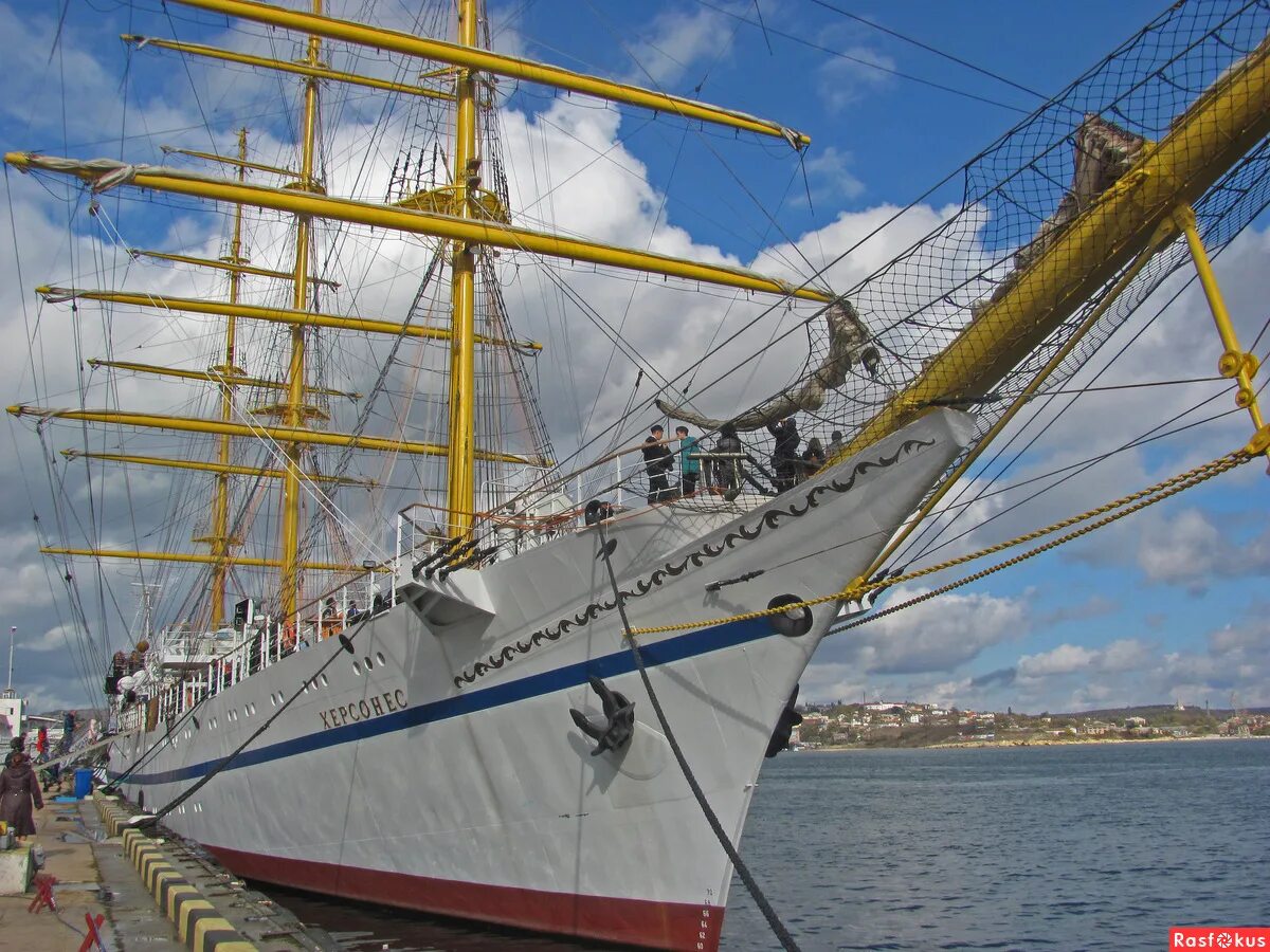 бриг херсонес севастополь. фрегат херсонес севастополь. парусник херсонес. херсонес судно. судно херсонес севастополь парусное.