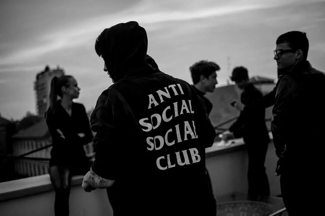 Society club. Анти-социальный клуб. Anti social social Club на крыше. Antisocial движение.