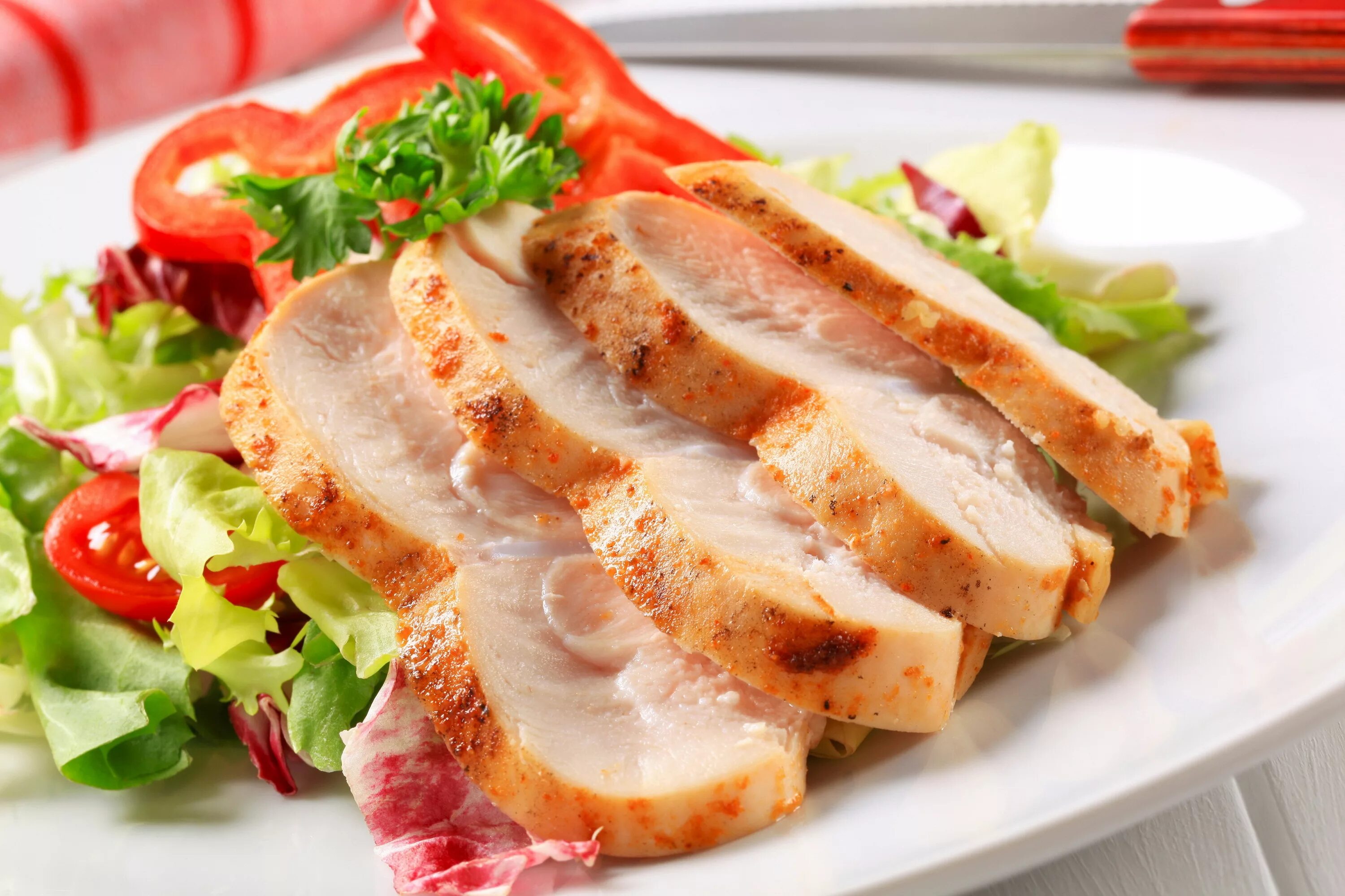 Мясное филе. Высоцкая куриная грудка. филе куриное. запеченная куриная грудка. аппетитная куриная грудка.