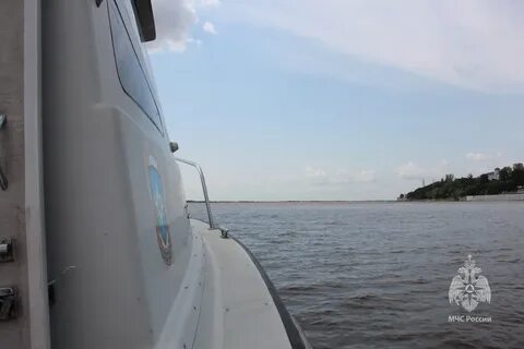 Белая полоса на реке