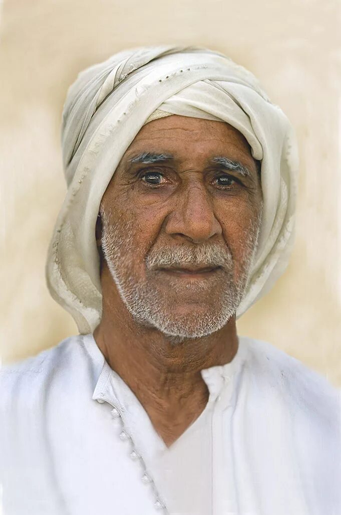 Дедушка араб. Старый араб. Пожилой араб. Старик араб. Арабские мужчины в возрасте.
