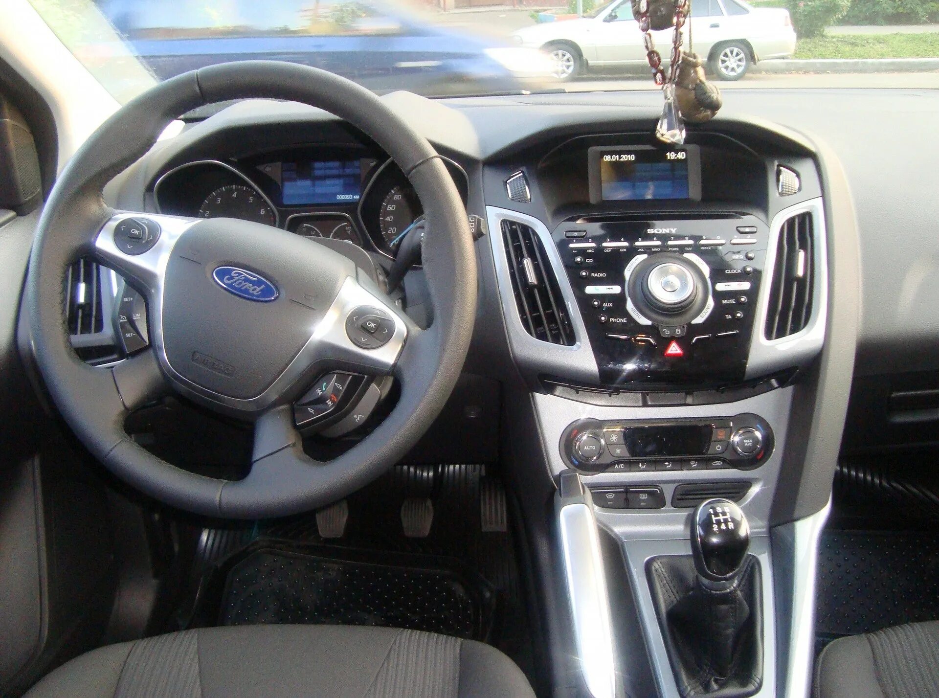 Форд фокус хэтчбек автомат. Ford Focus 3 салон. Ford Focus 3 хэтчбек салон. Форд фокус 2011 хэтчбек салон. Форд фокус 3 2011 салон.