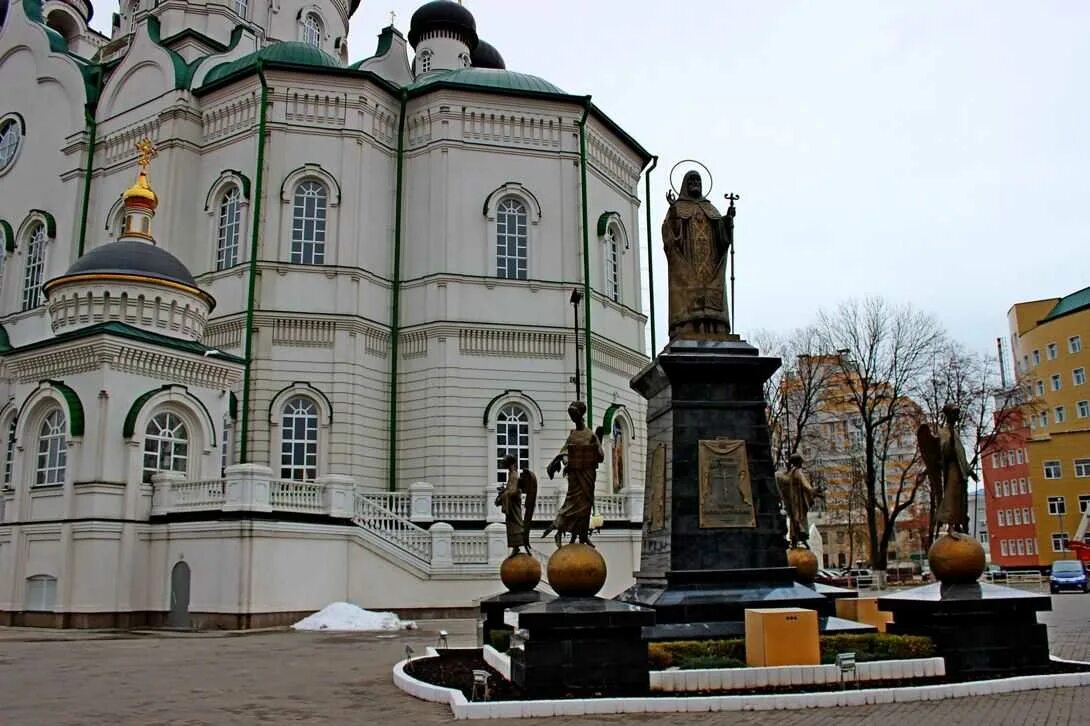 Памятник Митрофану Воронежскому в Воронеже. Памятник святителю Митрофану Воронежскому памятники Воронежа. Исторические памятники воронежа