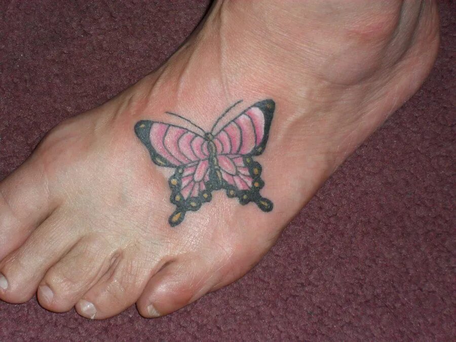 Тату бабочки мужчина. Тату бабочка. Тату бабочки на ноге. Тату на стопе бабочки. Ноги бабочкой.