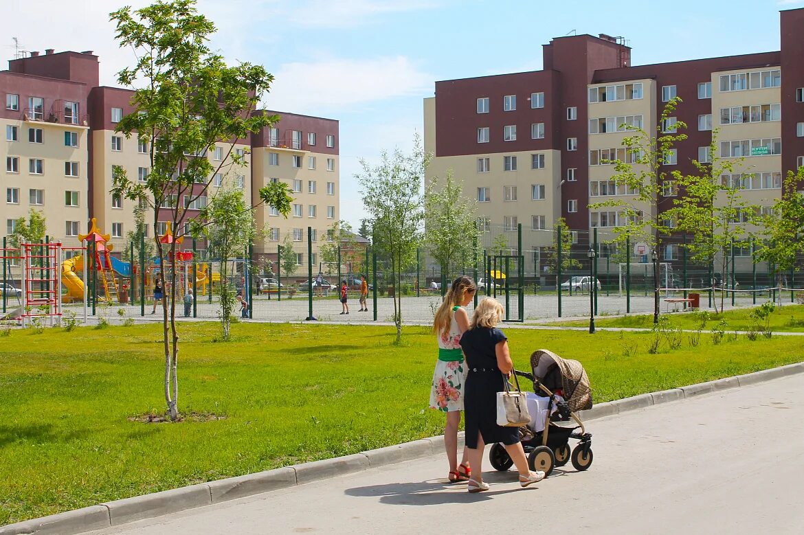 Дивногорский новосибирск купить. Дивногорский Новосибирск. Жилмассив Дивногорский в Новосибирске. Дивногорский жилой комплекс Новосибирск. Романтиков 14 Новосибирск Дивногорский микрорайон.