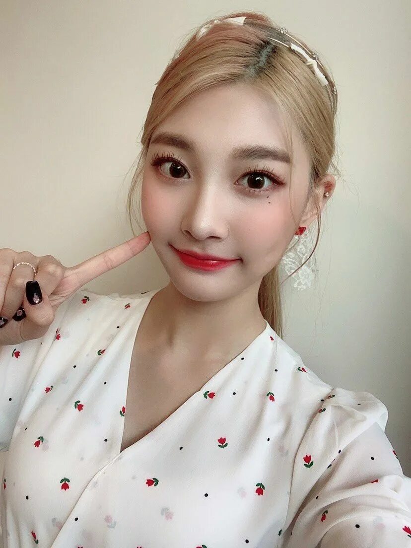 Woo ah. Минсо woo ah. woo!ah! minseo. woo ah kpop. woo ah kpop группа.