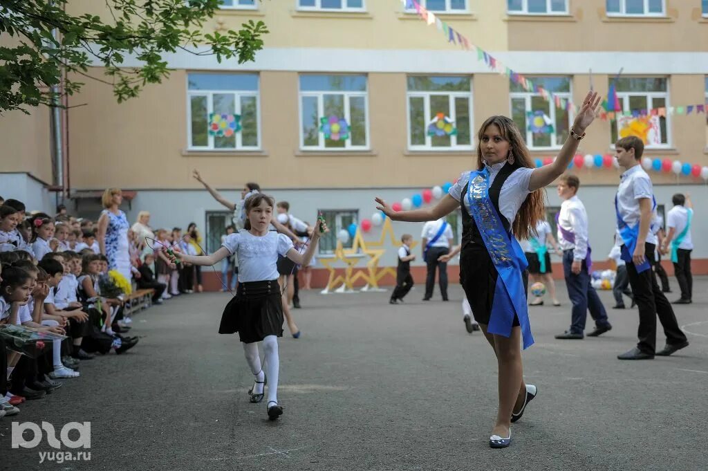 Школа 19 СОШ Сочи. Последний звонок Сочи. Школа 14 Сочи фото.