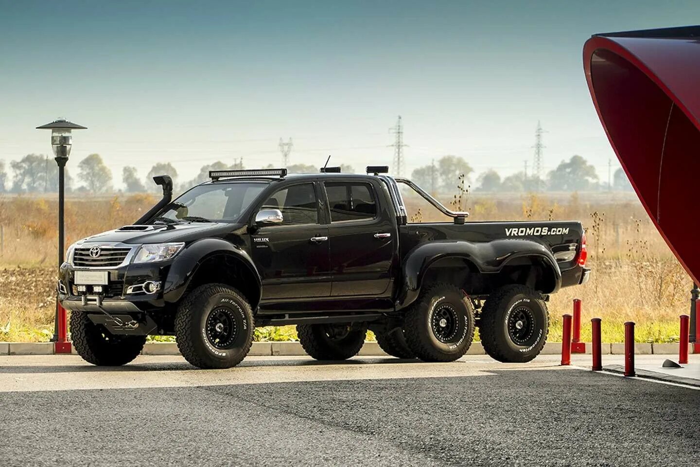 Пикап трое. Toyota Hilux 6x6. Тойота тундра 6х6. Toyota Hilux 6. Toyota Tundra 6 на 6.