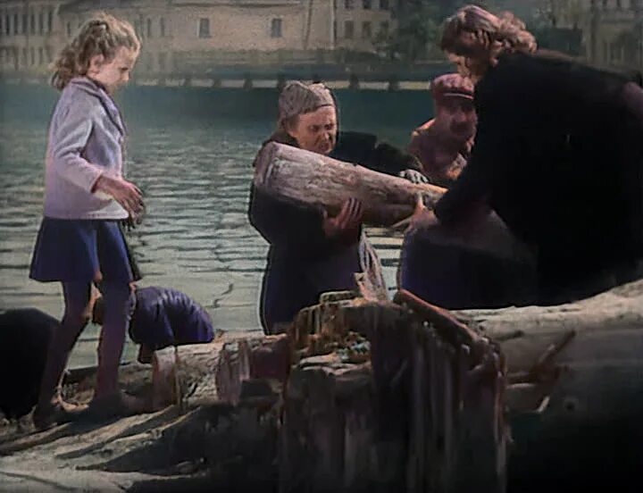 «жила-была девочка» режиссер виктор эйсымонт, 1944 г. Виктора эйсымонта "жила-была девочка". Жила-была девочка фильм 1944. Жила была девочка фильм про блокаду ленинграда. Жила была девочка фильм.