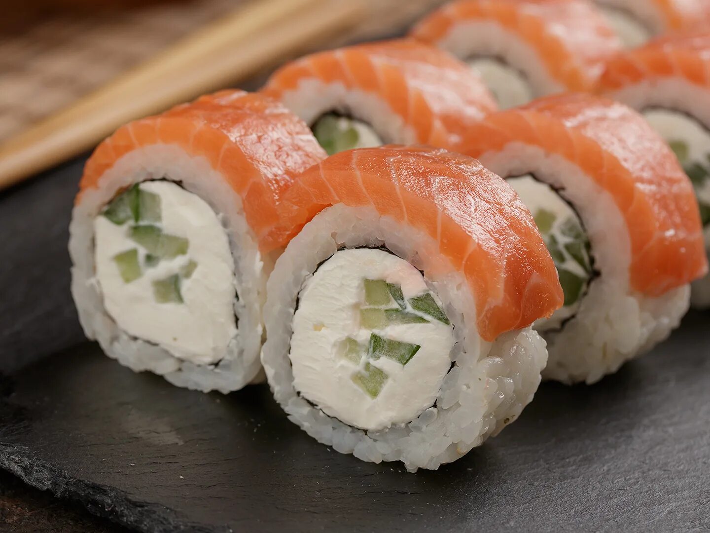 Лучшие суши в твери. Веганские суши. Нори япония. Правильные роллы. Тануки тонкацу ролл.