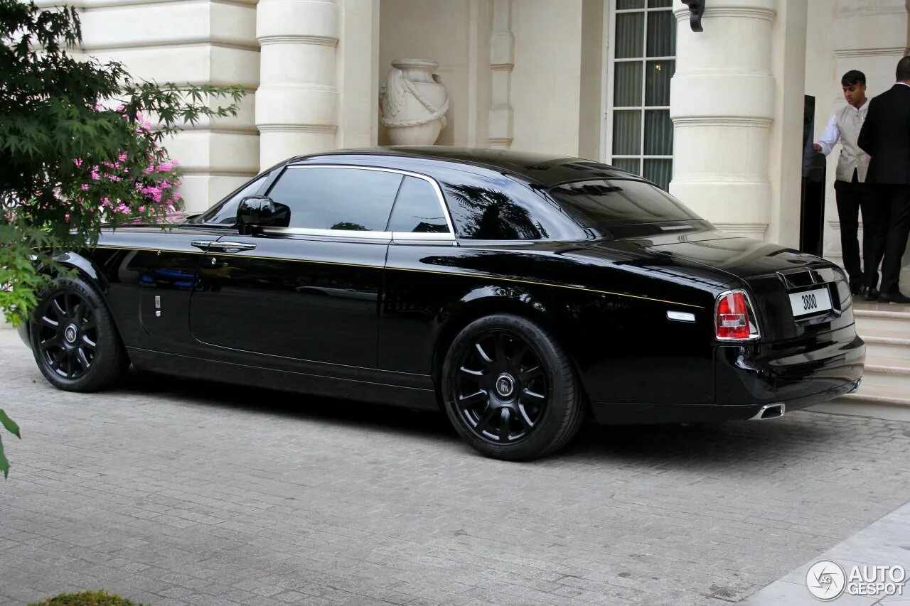 Роллс купе. Роллс Ройс купе. Роллс Ройс Phantom Coupe. Rolls Royce Ghost купе. Rolls Royce Ghost Coupe.