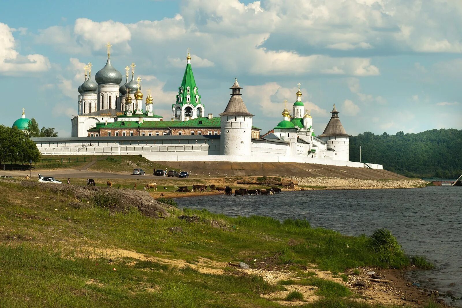 Макарьевский монастырь на теплоходе из нижнего. Макарьевский монастырь лысково. макарьевский монастырь нижний новгород. макариев монастырь нижний новгород.