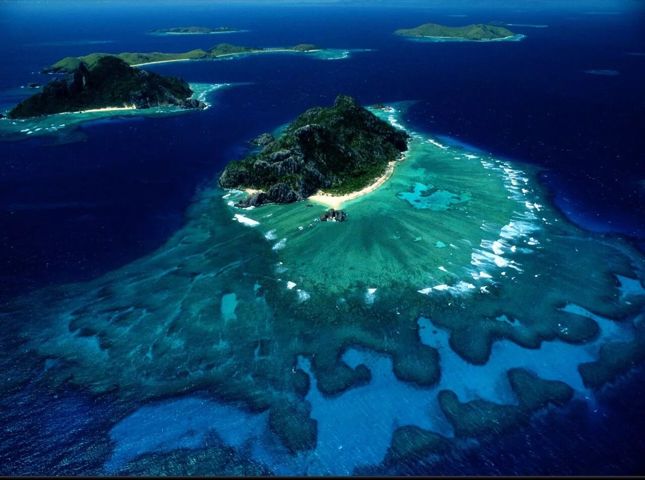 Вулкан аогасима, япония. Остров новая гвинея фото. Остров фрейзер. Неизведанные острова. Песчаный остров фрейзер в австралии.