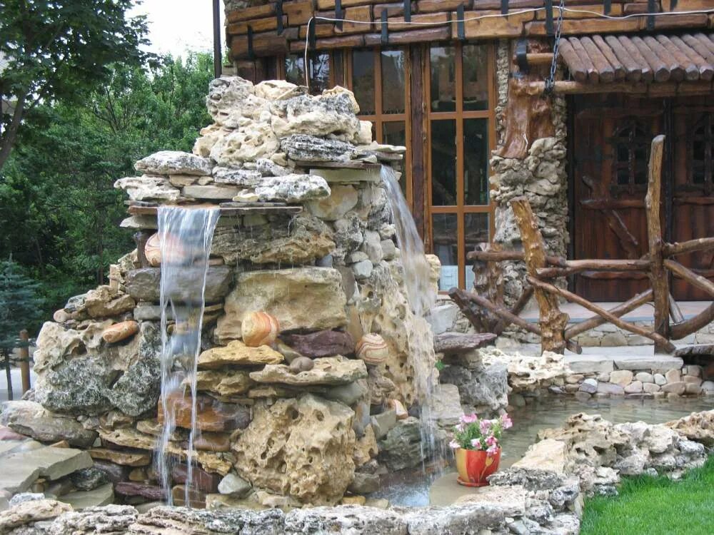 Водопад дома своими руками. Искусственный водопад на участке. Искусственный водопад. Декоративные фонтаны и водопады. Фонтан уличный водопад каскад.