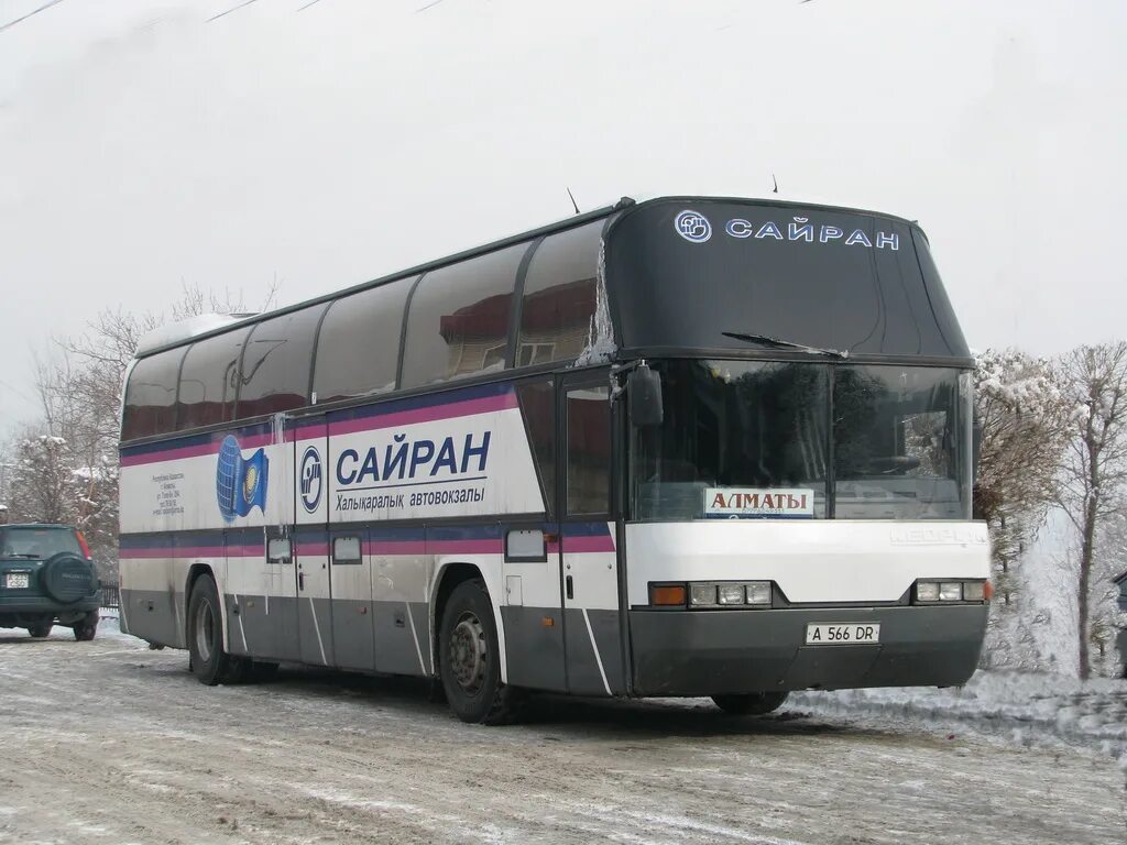 Астана алматы автобус. Neoplan n116. Неоплан 116. Неоплан n116 Тверь. Neoplan 009 автобус.