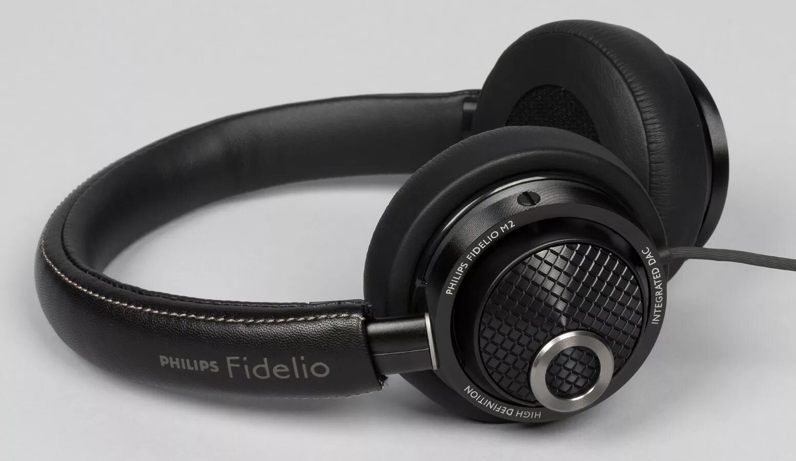 Новые модели наушников. Наушники Philips Fidelio m2l. Philips Fidelio l2. Наушники Philips Fidelio l2 на голове. Наушники Philips Fidelio m2 на голове.