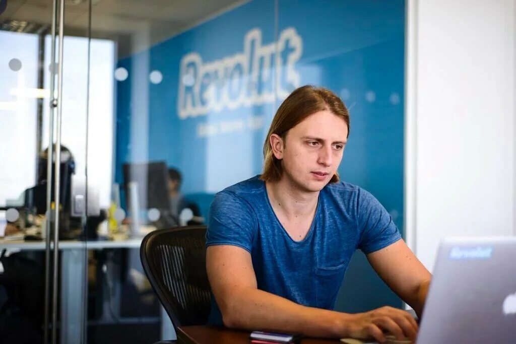 инвесторы для бизнеса. оценка бизнеса. логотип монзо банк. информационные технологии в банковской сфере. цифровые технологии в финансах.