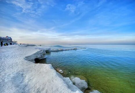 Январь море