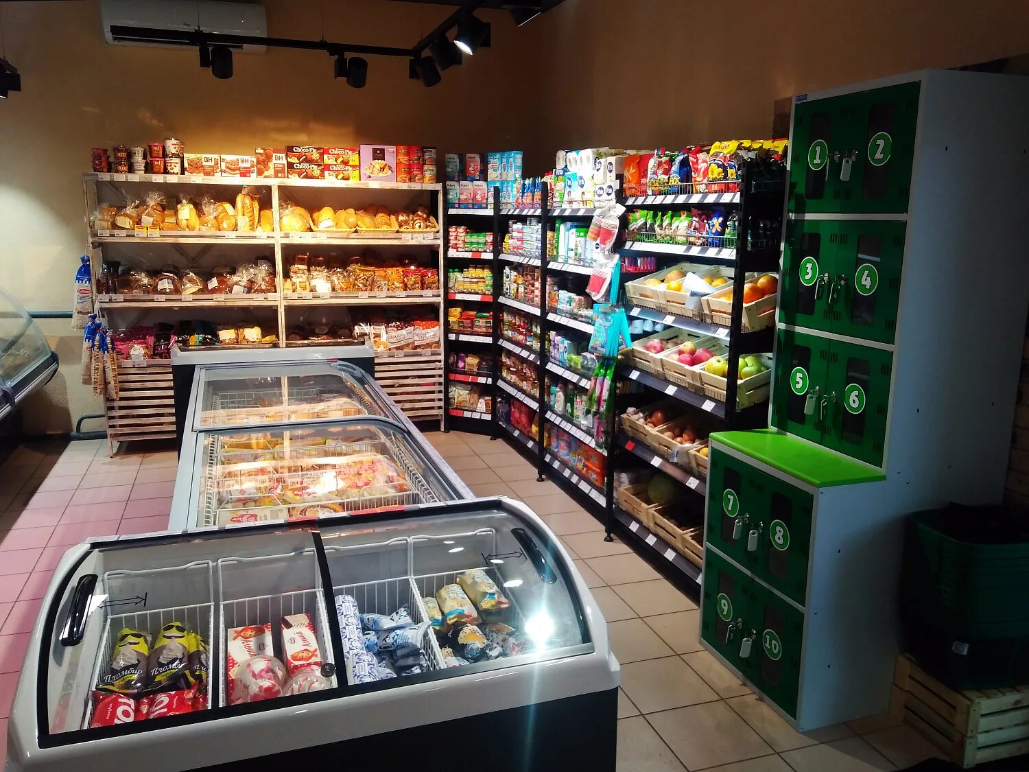 ленинградская 29/5 магазин малыш. магазин малыш мурманск ленинградская. самый маленький магазин. самый маленький магазин. деревенский продуктовый магазин.