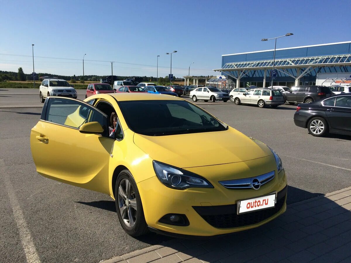 Купить опель в петербурге. Opel Astra GTC 2013. Опель gt 2013.