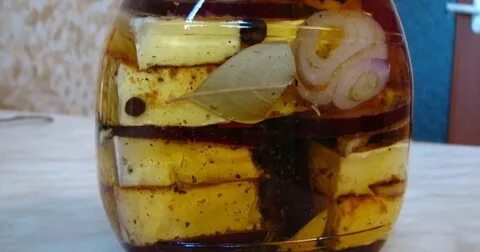 Маринованный острый сыр