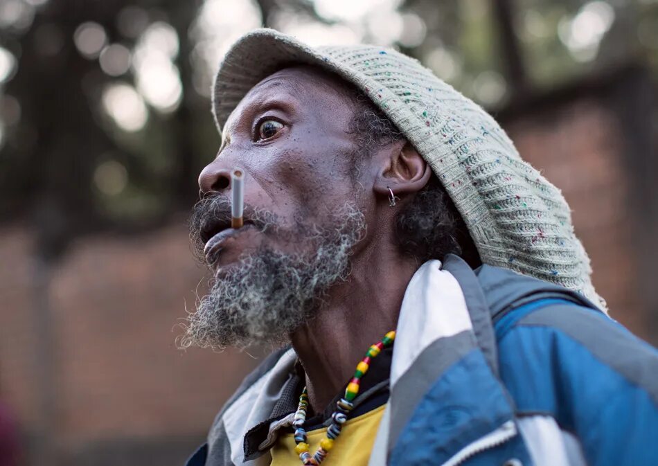 Ямайские растафари. Растаманы (растафари). Регги растафарай субкультура. Растафари стиль одежды. Ростоманы это.