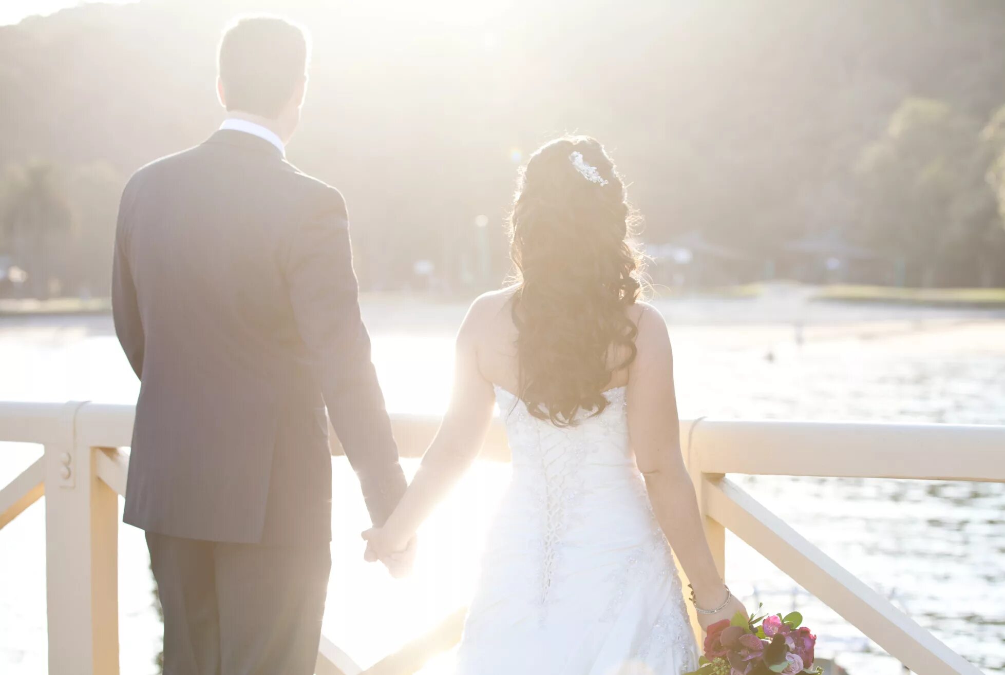 "свадьба мечты". Свадьба счастливая пара со спины. Девочка мечтает о свадьбе. Мечтают о свадьбе. Мечтают о свадьбе.