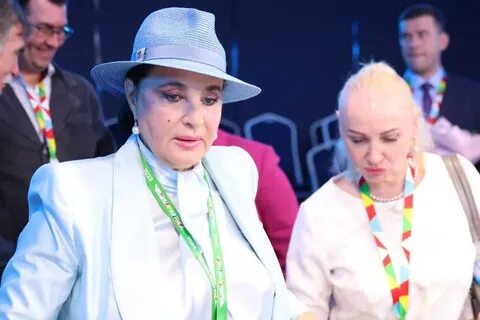 Сколько лет винер усмановой в 2024