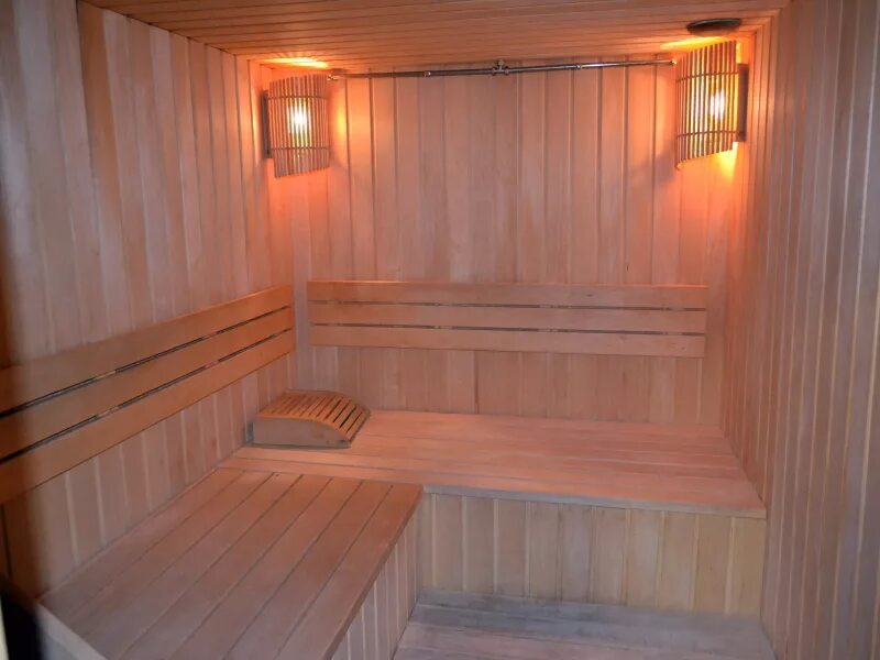 сауна с паром. сауна с паром. для сауны. женщина в полотенце. парилка с паром.