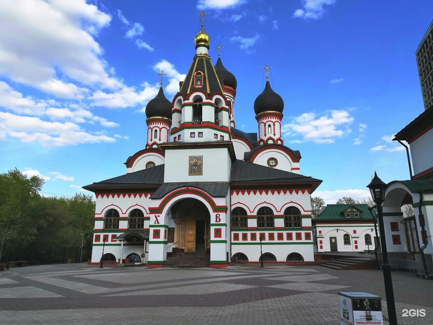 Живоначальной Троицы в старых Черемушках. Храм Живоначальной Троицы в Черемушках. Храм Шверника 17. Шверника 17к1 храм Живоначальной Троицы в старых Черемушках.