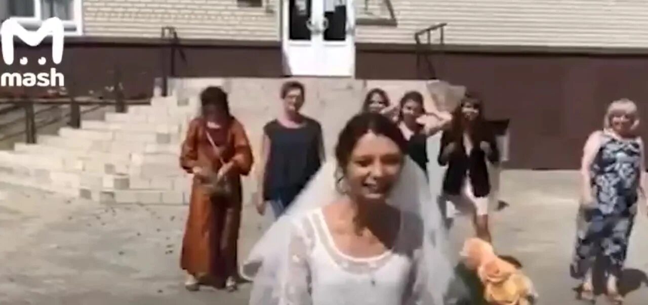 Цыгане в ЗАГСЕ. Девушка вышла замуж за себя. Четыре свадьбы Саратов сбежал жених.