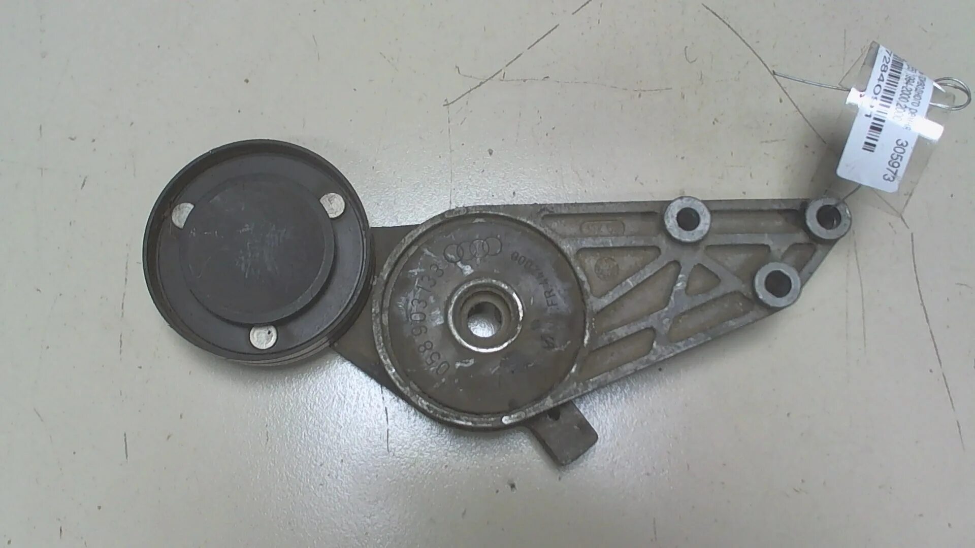 Натяжитель ремня генератора ауди а4. Натяжитель ремня ауди а4. Натяжитель приводного ремня audi a4 b5. Натяжитель ремня генератора ауди 100 артикул. Audi a4 натяжитель.