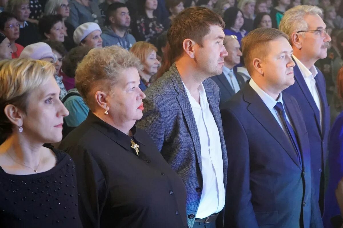 Награждение в честь дня республики стерлитамак фото. Городской дворец культуры стерлитамак. Стерлитамак 9 мая эстафета. Стерлитамак городской сайт. Стерлитамак улица ленина.