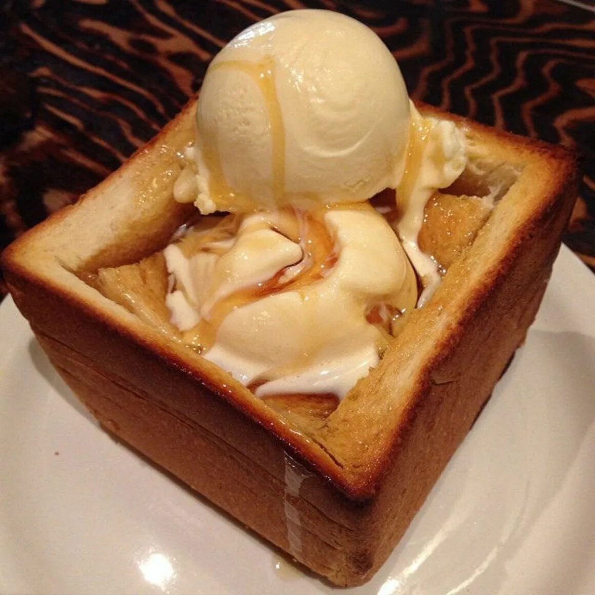 Honey toast. Первый в мире десерт мед. Chinese Honey Dessert name.