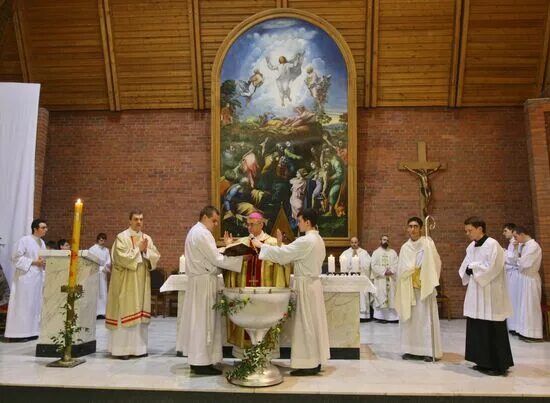 Какого числа католическая в 2025. Католическая пасха богослужение. католическая церковь пасха 2025. с праздником пасхи в католицизма. 4 апреля праздник католический.