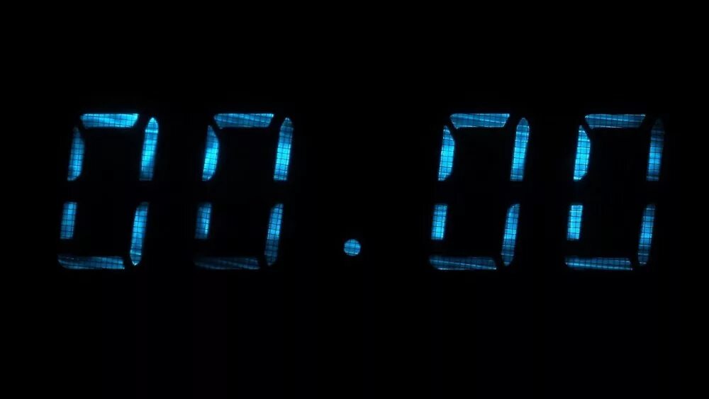 1 24 ночи. Электронные часы на черном фоне. Электронные часы полночь. Часы электронные нули. Электронные часы 12 00.