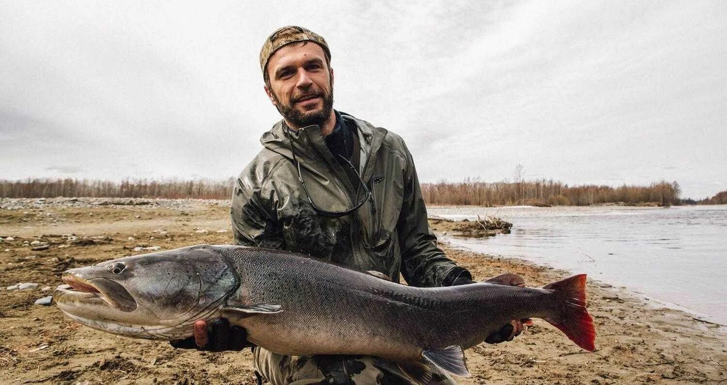 Охота и рыбалка на севере видео. Таймень. Трофейный Таймень. Рыбалка в Сибири. Таймень трофей.