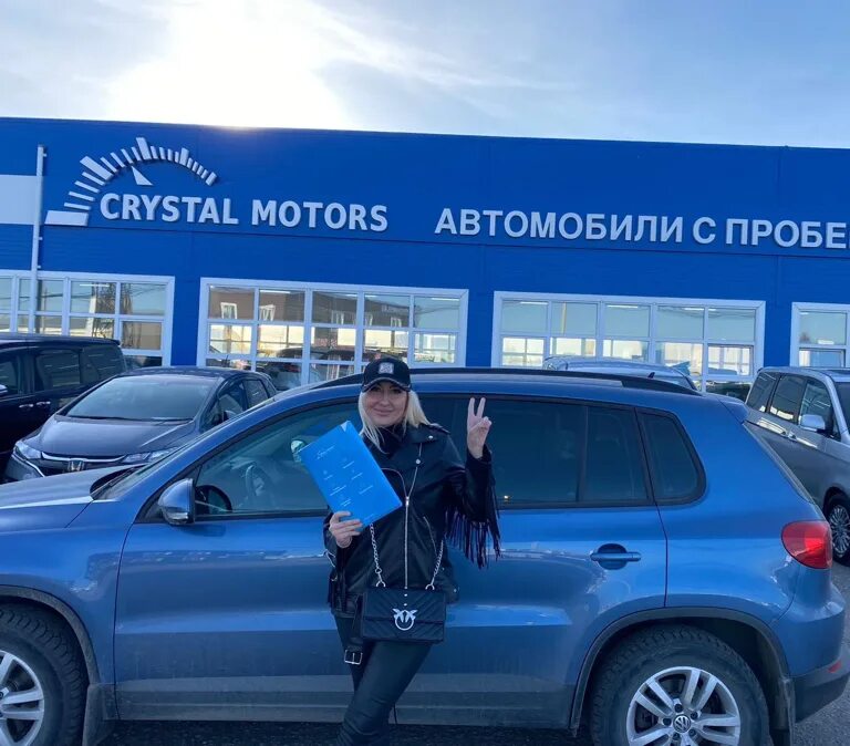Автосалон кристалл моторс сотрудники. Кристалл моторс логотип. Кристалл моторс кемерово. Автосалон кристалл моторс омск. Кристалл моторс.