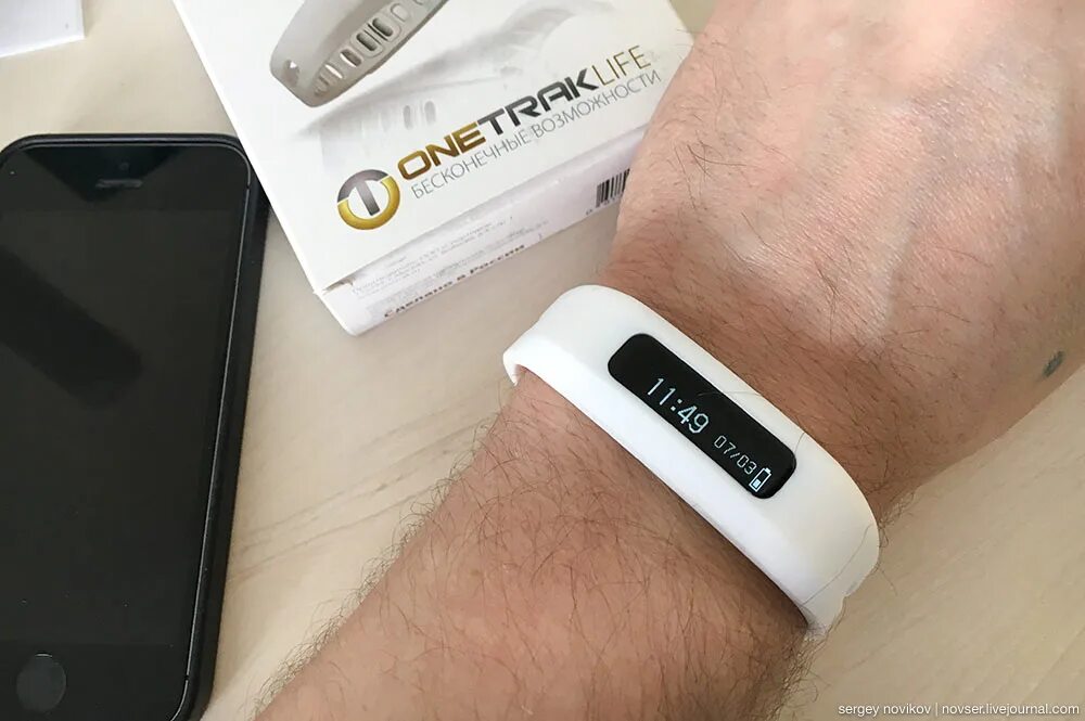 Удалить аккаунт на onetrak часы. Старые фитнес браслет с юсб портом. Браслет onetrak b020. Onetrak 02023. Onetrak active 05.