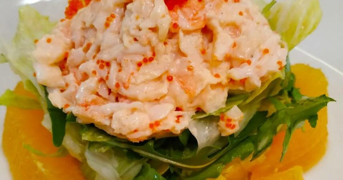 салат с мясом краба. салат из крабов. классический салат из краба. салат с камчатским крабом. какие салаты приготовить из крабового мяса.